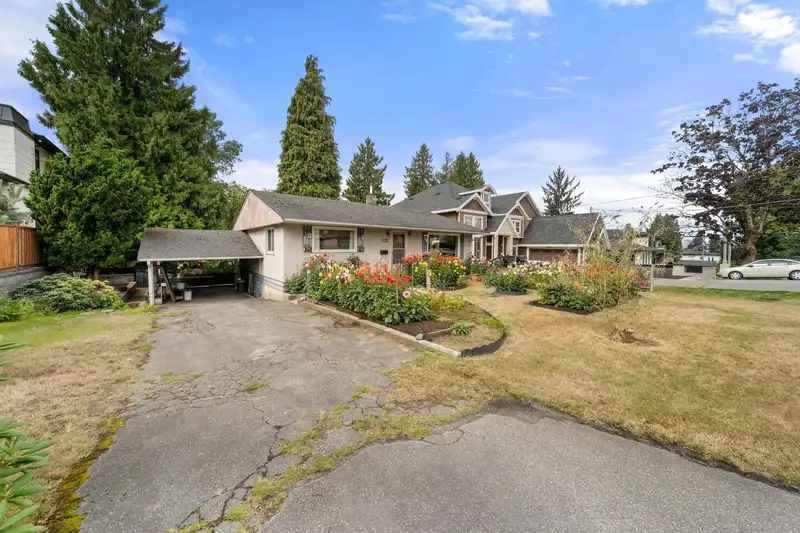 9841 121 STREET - photo 1 of 31