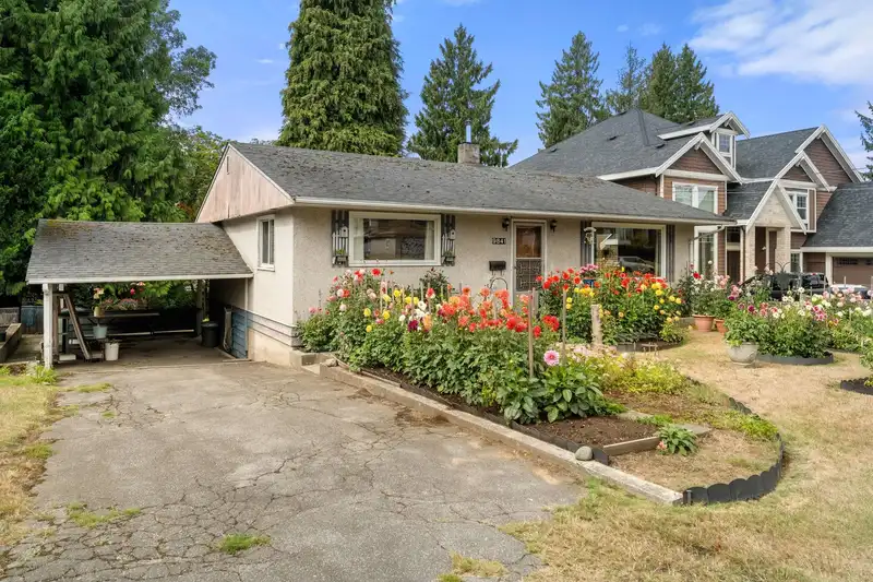 9841 121 STREET - photo 2 of 31