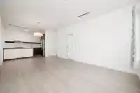 207 555 FOSTER AVENUE - thumbnail 3