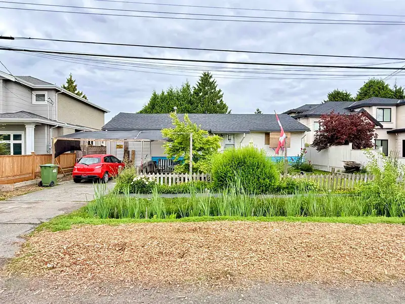 8631 LESLIE ROAD - photo 2 of 17