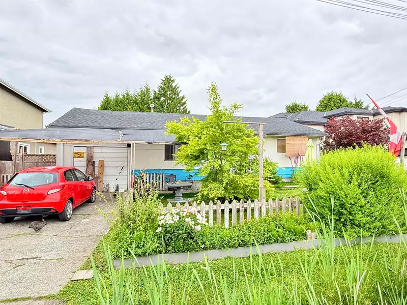 8631 LESLIE ROAD - photo 4 of 17