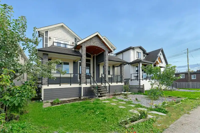520 EWEN AVENUE - photo 2 of 21