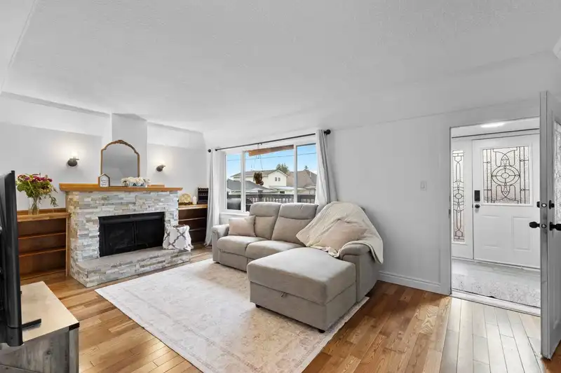 46307 RIVERSIDE DRIVE - photo 4 of 40