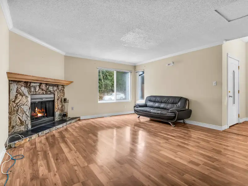 14783 101 AVENUE - photo 4 of 39