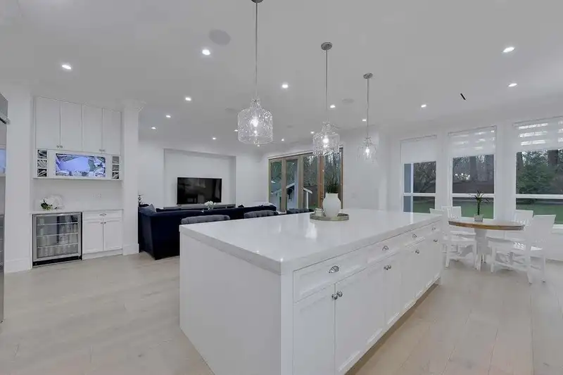2071 156 STREET - photo 4 of 28