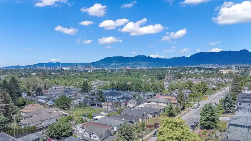 4265 SLOCAN STREET - photo 3 of 40