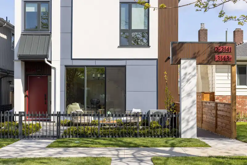 1 3141 E 19 AVENUE - photo 2 of 29