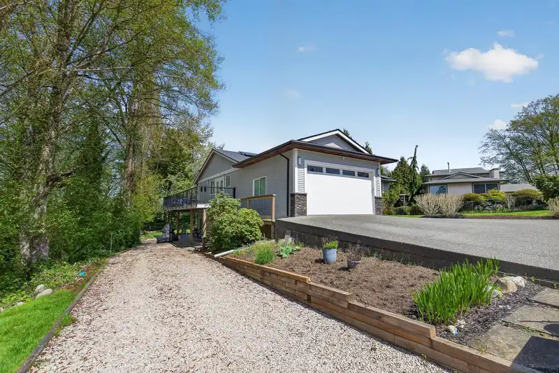 19939 51 AVENUE - photo 3 of 40
