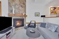 9 4701 GLACIER DRIVE - thumbnail 2