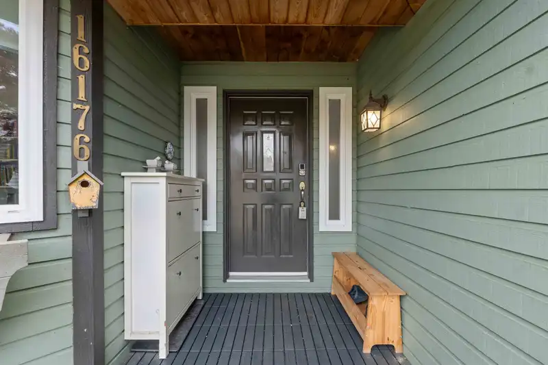 16176 78B AVENUE - photo 2 of 39