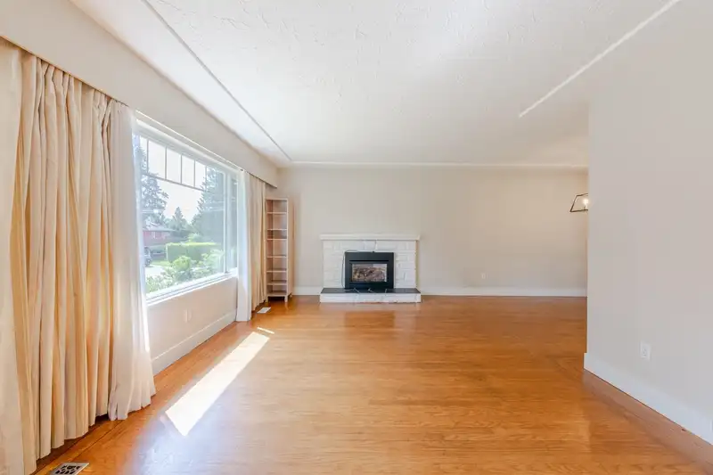 3729 WELLINGTON STREET - photo 2 of 38