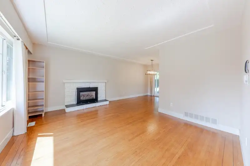 3729 WELLINGTON STREET - photo 4 of 38