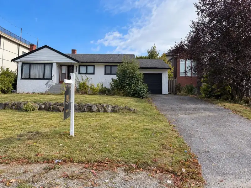 11160 135A STREET - photo 2 of 2