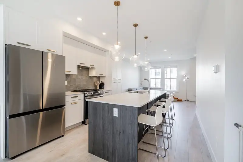 45 20680 76B AVENUE - photo 3 of 25