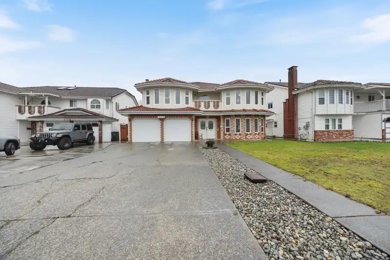 12460 90A AVENUE - photo 2 of 40