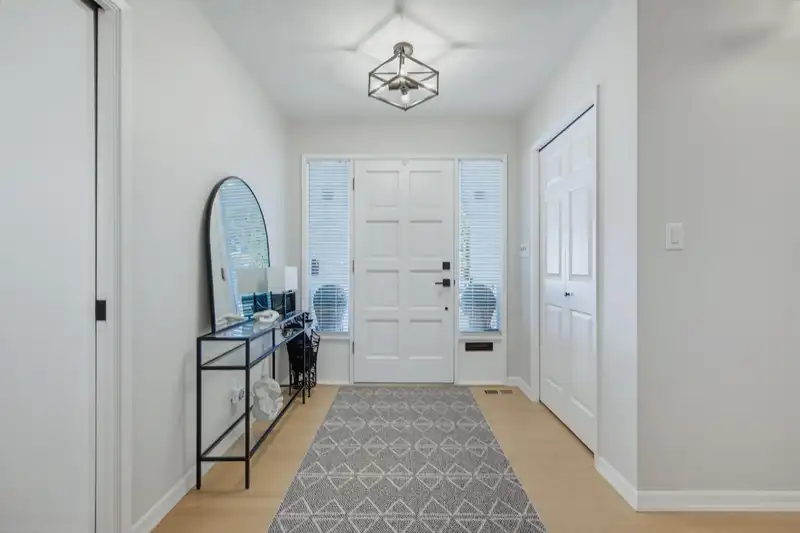 31524 SUNNYSIDE CRESCENT - photo 3 of 39