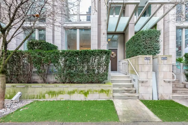 1051 RICHARDS STREET - photo 1 of 32