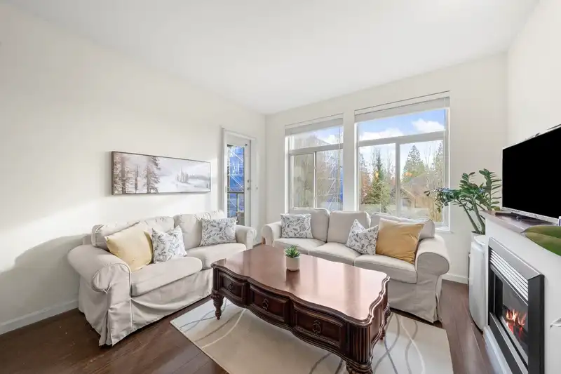 309 15388 101 AVENUE - photo 4 of 23