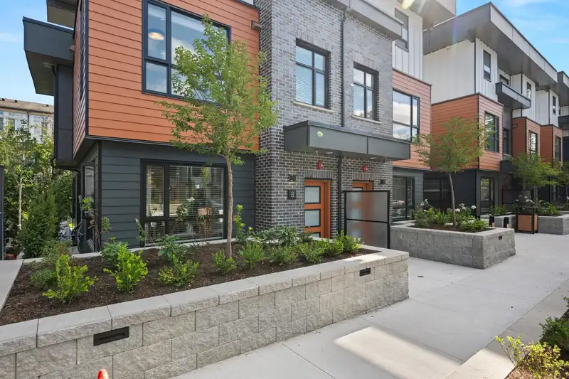 8 20926 83 AVENUE - photo 4 of 40