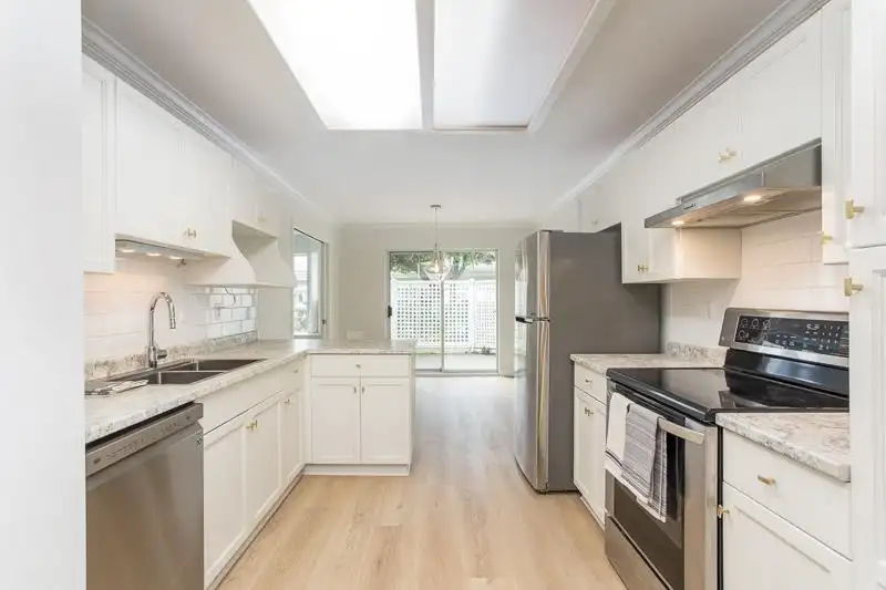 113 5641 201 STREET - photo 4 of 37