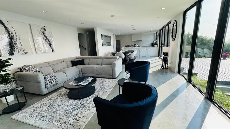 2234 PALMERSTON AVENUE - photo 2 of 28
