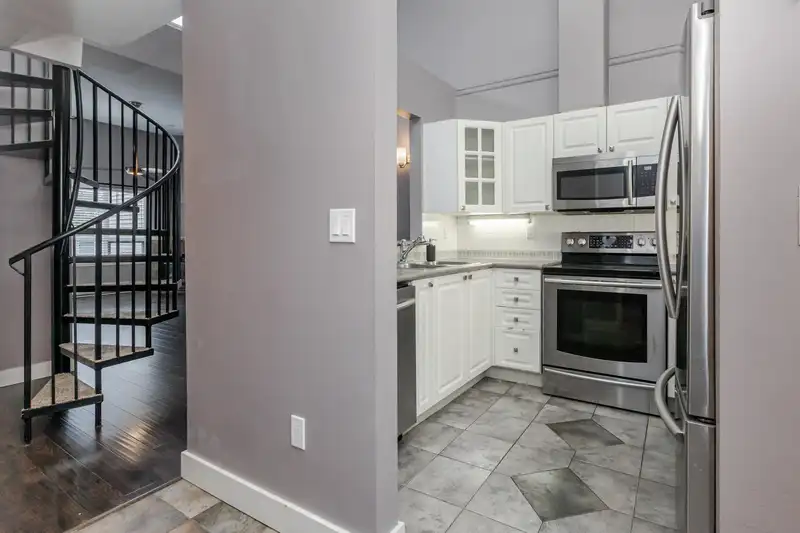415 14377 103 AVENUE - photo 4 of 39