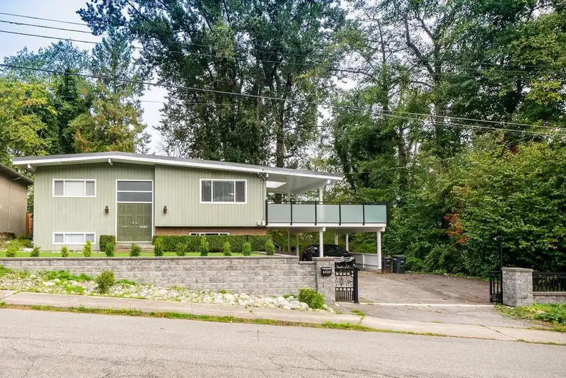 4383 PINEWOOD CRESCENT - photo 1 of 16