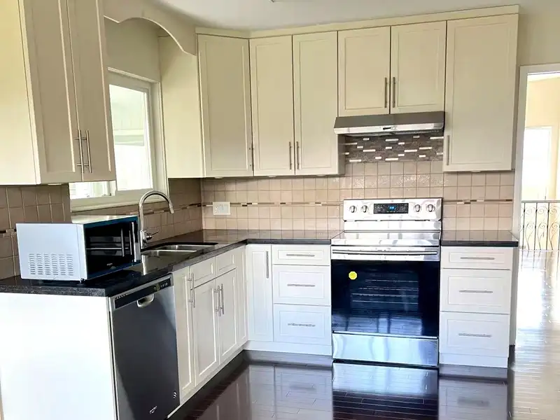 4383 PINEWOOD CRESCENT - photo 4 of 16