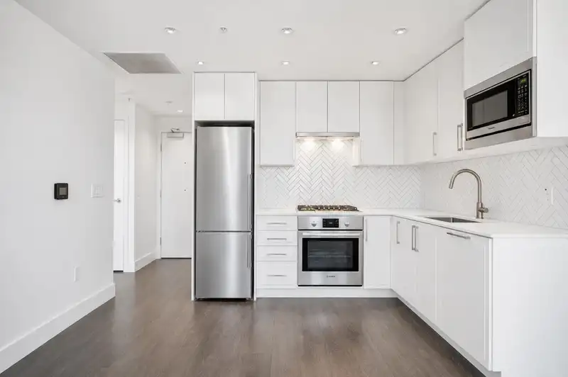 507 2435 KINGSWAY - photo 3 of 30
