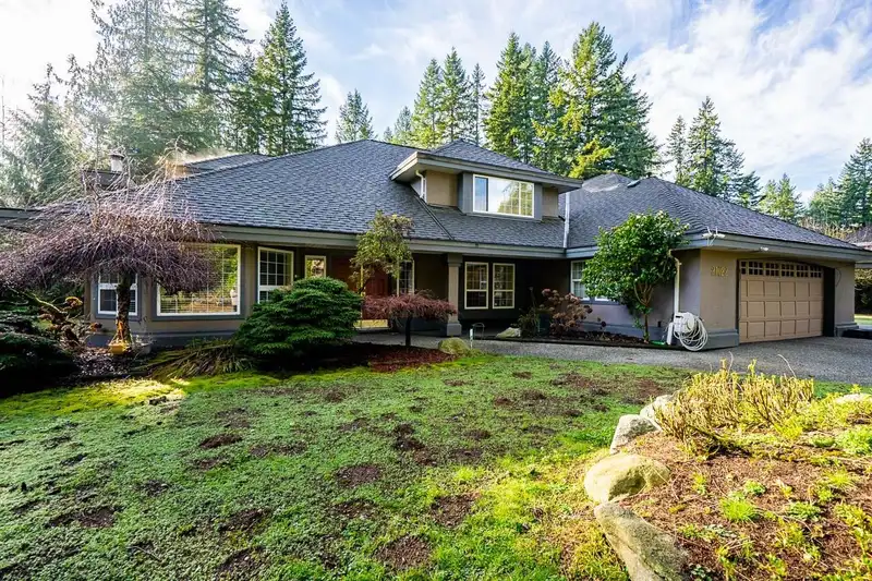 21022 42 AVENUE - photo 4 of 39