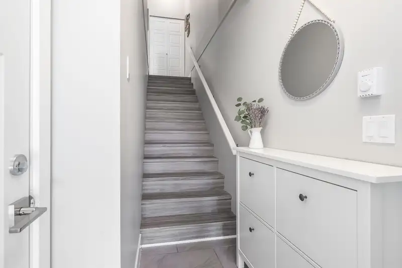 8 20967 76 AVENUE - photo 4 of 35