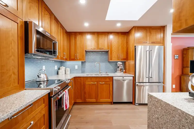 402 1281 PARKGATE AVENUE - photo 3 of 38