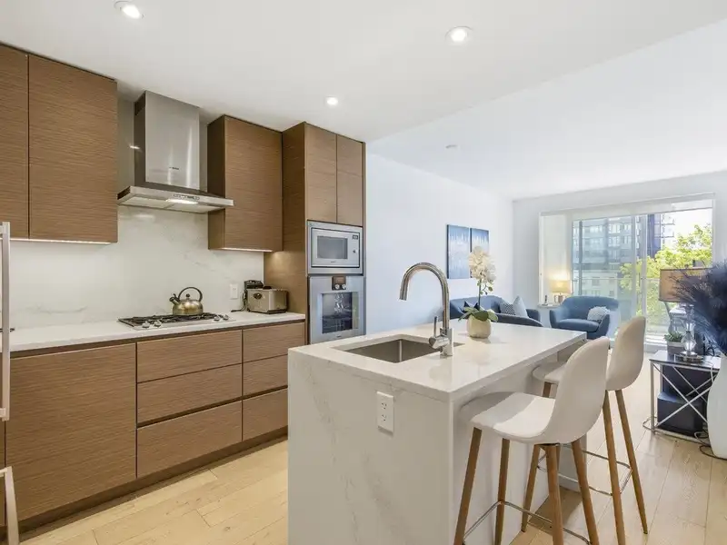 402 5693 ELIZABETH STREET - photo 4 of 26