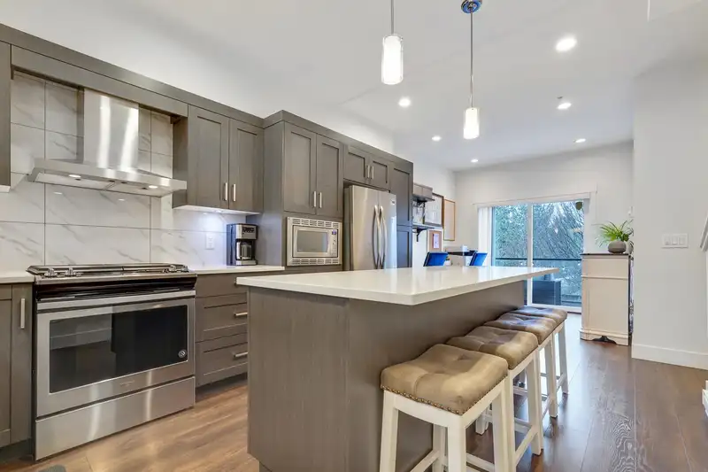 35 21150 76A AVENUE - photo 2 of 28