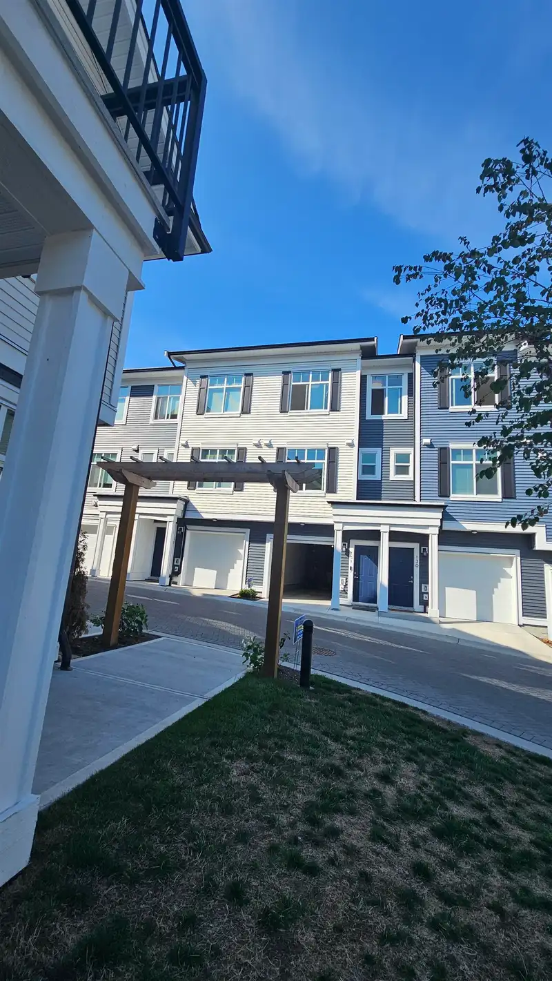 131 3565 BAYCREST AVENUE - photo 3 of 22