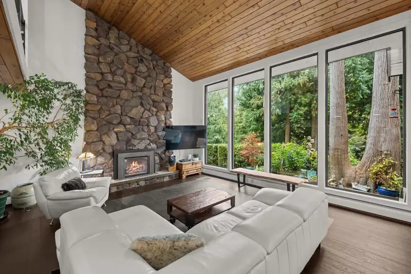 24411 56 AVENUE - photo 4 of 40