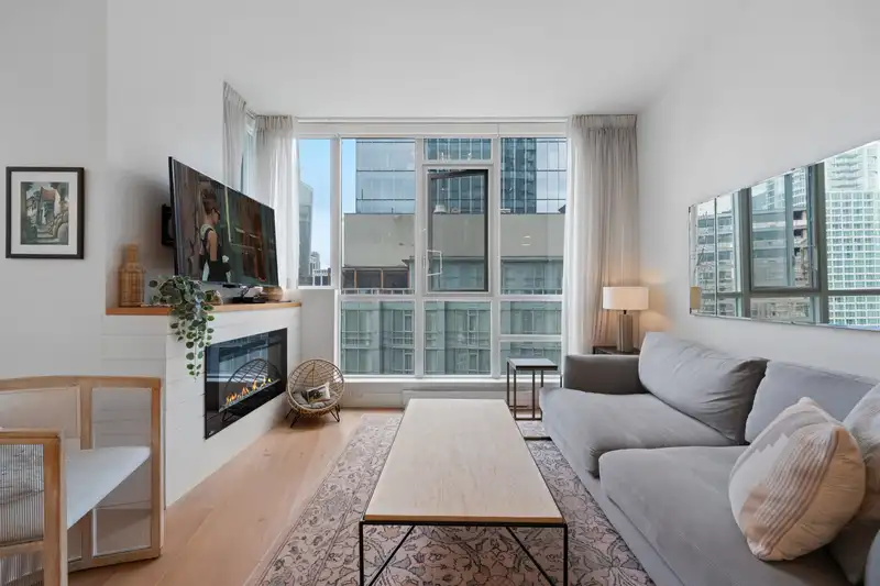 1903 1189 MELVILLE STREET - photo 4 of 37