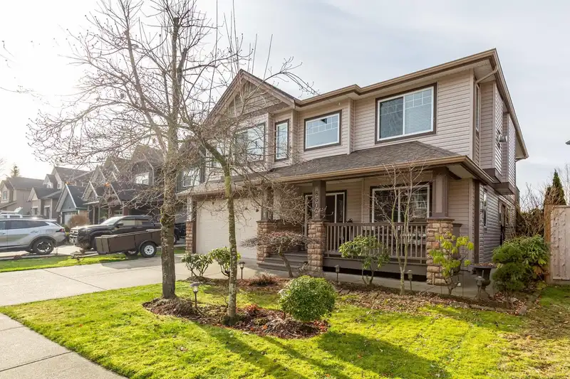 8609 TUPPER BOULEVARD - photo 2 of 40