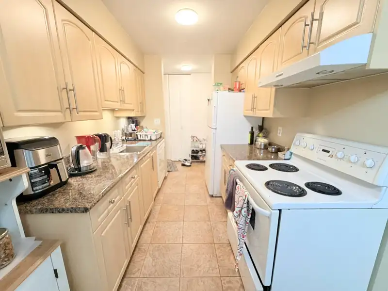 105 5932 PATTERSON AVENUE - photo 3 of 13