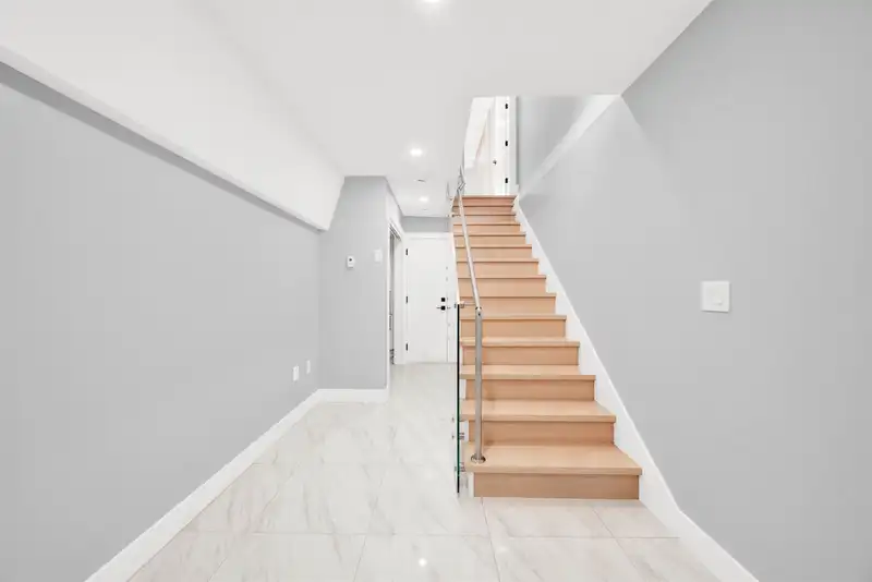 11775 82B AVENUE - photo 3 of 34