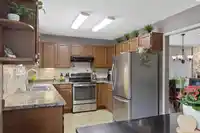 20492 WALNUT CRESCENT - thumbnail 2
