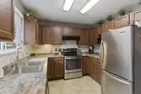 20492 WALNUT CRESCENT - thumbnail 3