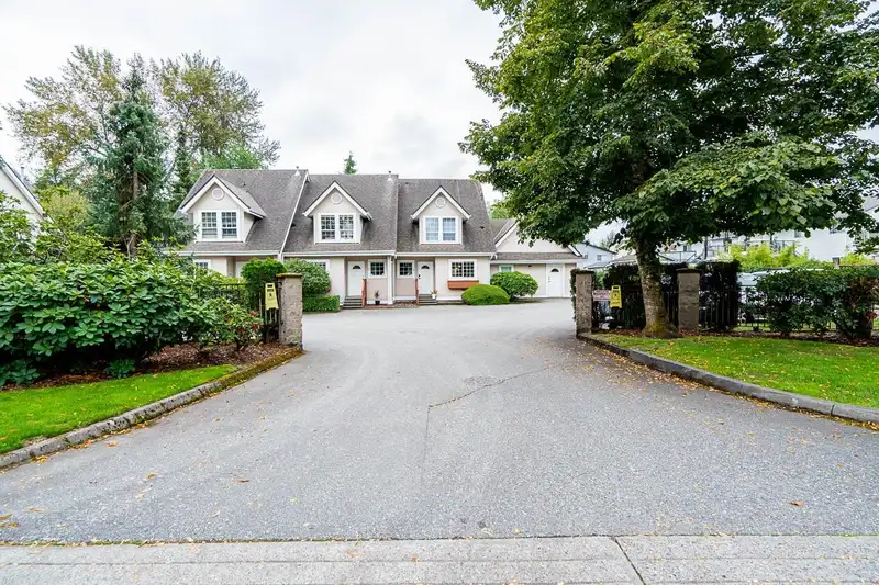 2 19948 WILLOUGHBY WAY - photo 1 of 34