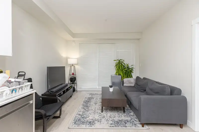 406 10838 WHALLEY BOULEVARD - photo 4 of 21