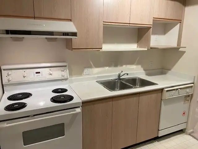 406 8871 LANSDOWNE ROAD - photo 3 of 23