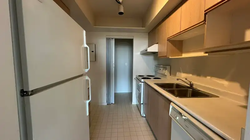 406 8871 LANSDOWNE ROAD - photo 4 of 23