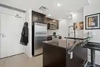 806 633 KINGHORNE MEWS - thumbnail 2
