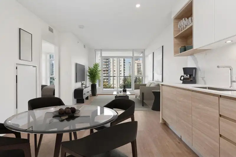 708 585 AUSTIN AVENUE - photo 1 of 15
