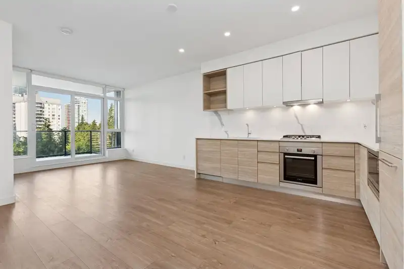 708 585 AUSTIN AVENUE - photo 4 of 15