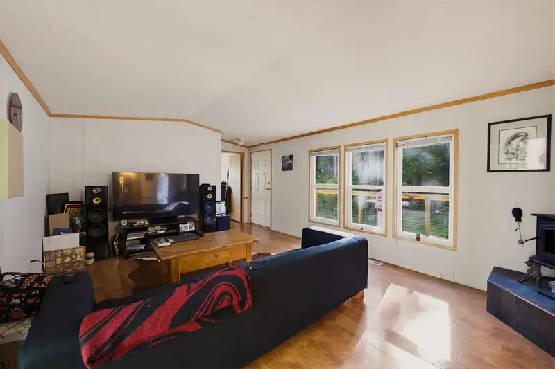 521 200 STREET - photo 3 of 37